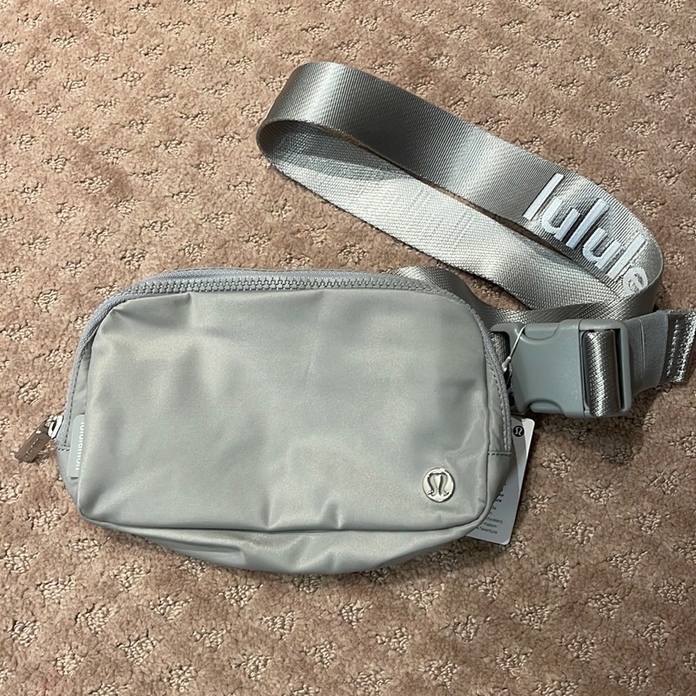 Lululemon Everywhere Belt Bag Fanny Pack Gray